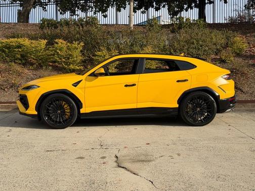 2025 Lamborghini Urus SE