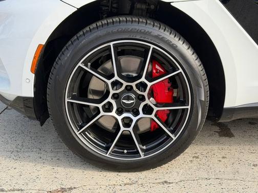 2021 Aston Martin DBX Base