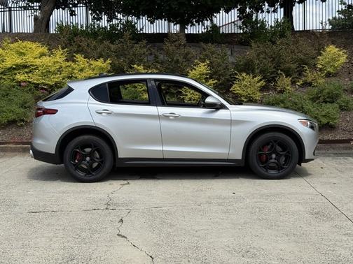 2018 Alfa Romeo Stelvio Sport