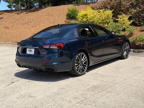 Emerald 2021 Maserati Ghibli Trofeo