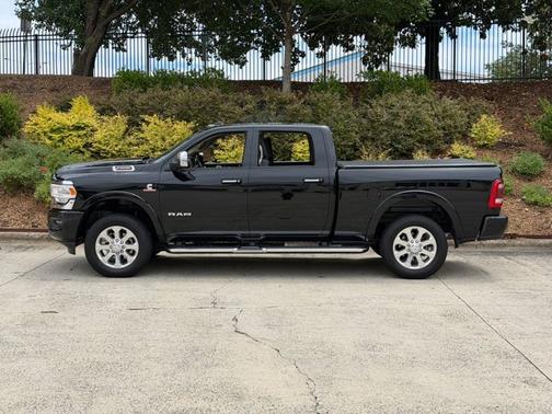 Diamond Black Crystal Pearlcoat 2021 RAM 2500 Laramie