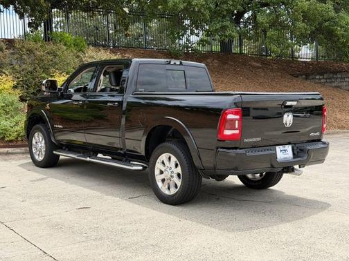 Diamond Black Crystal Pearlcoat 2021 RAM 2500 Laramie