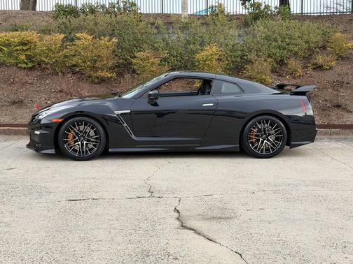 2024 Nissan GT-R Premium