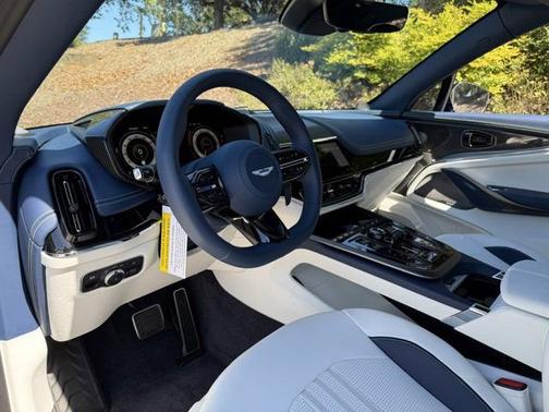 2025 Aston Martin DBX 707