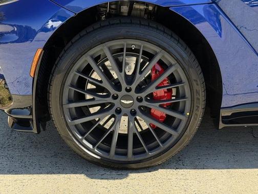 2025 Aston Martin DBX 707