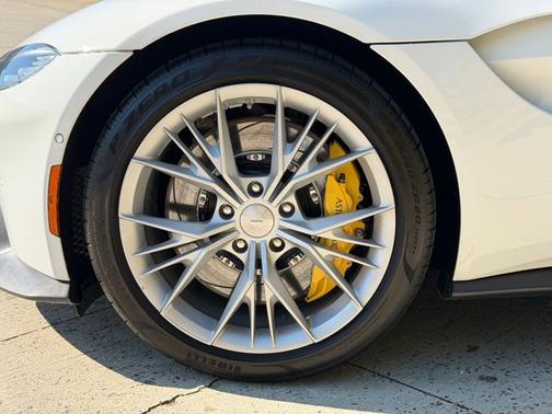White 2021 Aston Martin Vantage Base