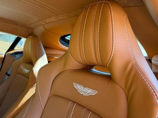 White 2021 Aston Martin Vantage Base