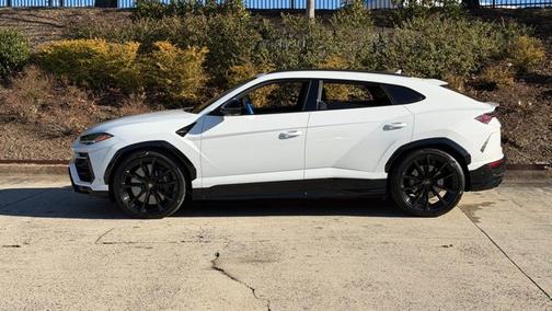 2022 Lamborghini Urus 