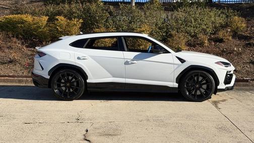 2022 Lamborghini Urus 