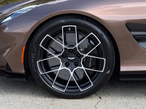 2025 Aston Martin Vanquish V12