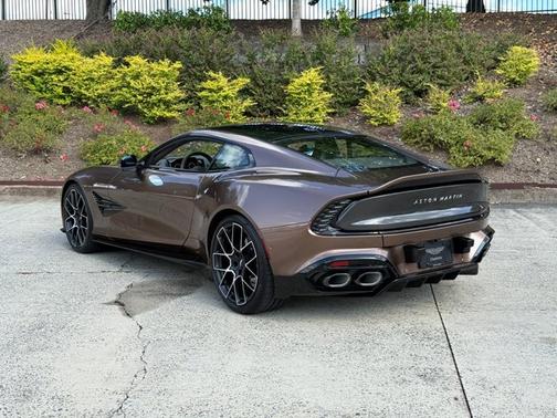 2025 Aston Martin Vanquish V12