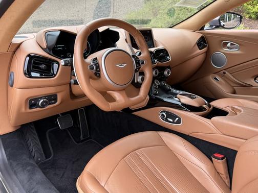 2020 Aston Martin Vantage Base