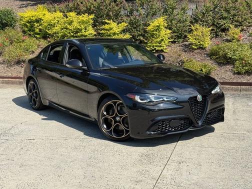 2025 Alfa Romeo Giulia Intensa