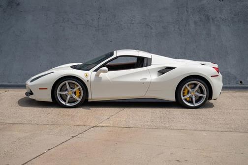 Bianco Avus 2018 Ferrari 488 Spider