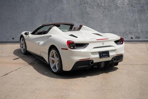Bianco Avus 2018 Ferrari 488 Spider