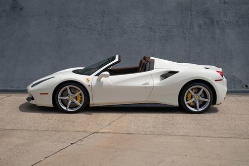 Bianco Avus 2018 Ferrari 488 Spider