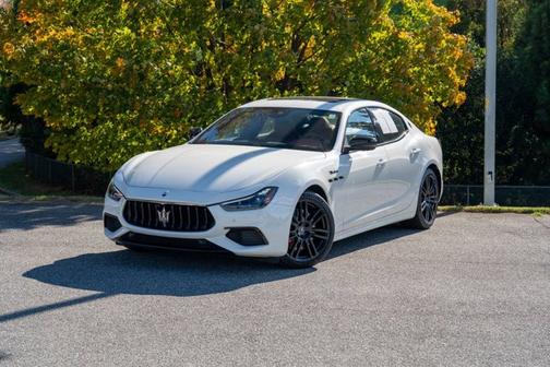 2022 Maserati Ghibli Modena Q4