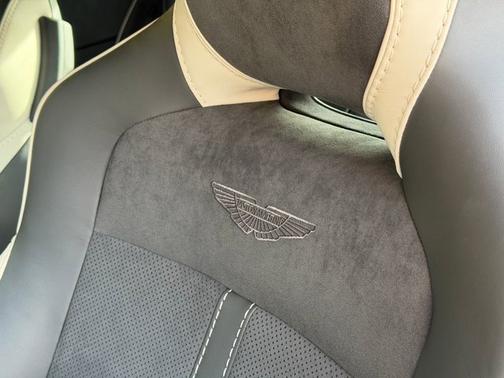 2023 Aston Martin DB11 Volante