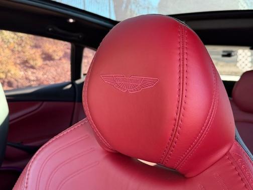 2021 Aston Martin DBX Base