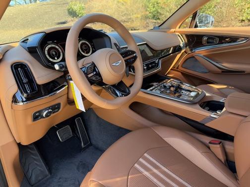 2025 Aston Martin DBX 707