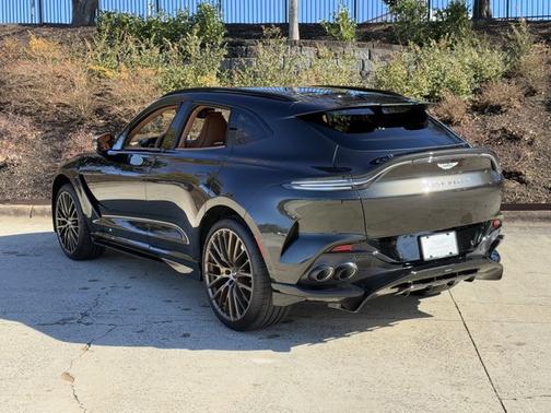 2025 Aston Martin DBX 707