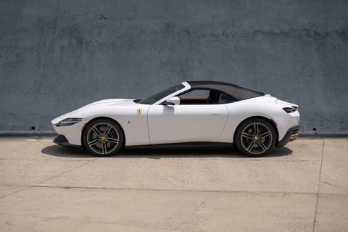 Bianco Cervino 2024 Ferrari Roma Spider