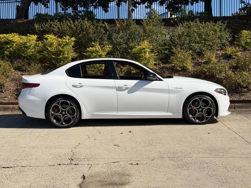2023 Alfa Romeo Giulia Veloce