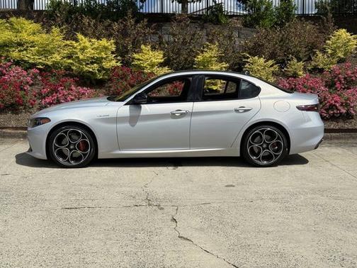 2025 Alfa Romeo Giulia Veloce