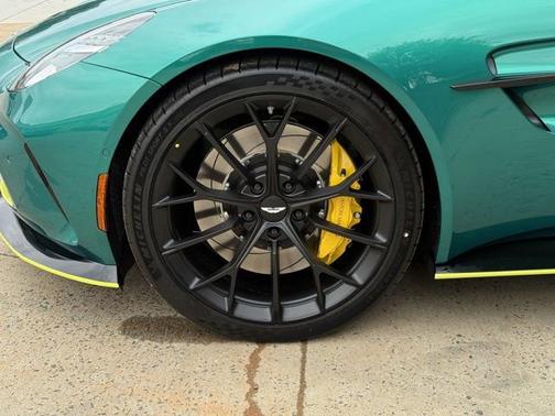 2025 Aston Martin Vantage Base