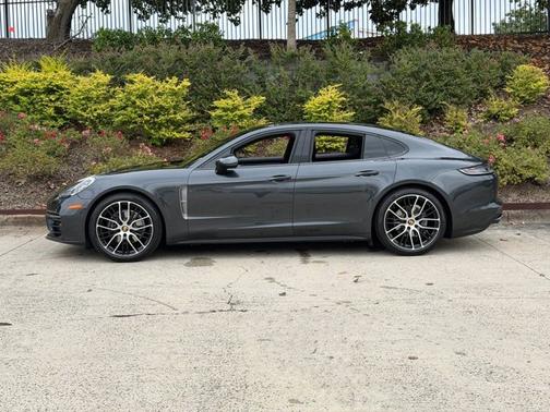 2023 Porsche Panamera Platinum Edition