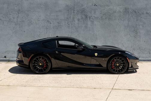 Nero 2018 Ferrari 812 Superfast Base