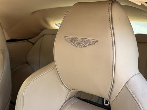 2014 Aston Martin DB9 2DR VOLANTE AT
