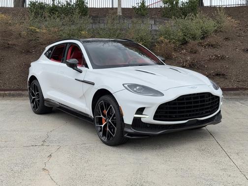 2025 Aston Martin DBX 707