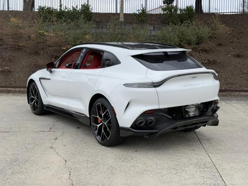 2025 Aston Martin DBX 707