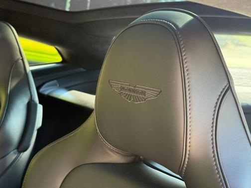 2025 Aston Martin Vanquish V12