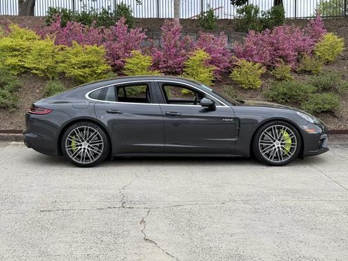 2018 Porsche Panamera Turbo S E-Hybrid