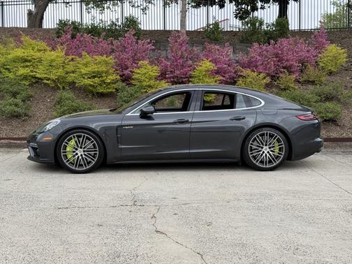 2018 Porsche Panamera Turbo S E-Hybrid