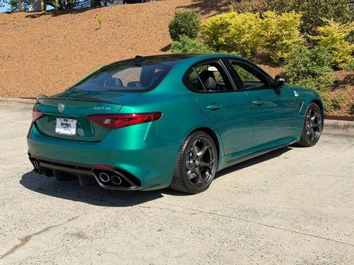 Verde Montreal Tri-Coat 2023 Alfa Romeo Giulia Quadrifoglio