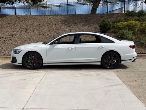2025 Audi S8 4.0T