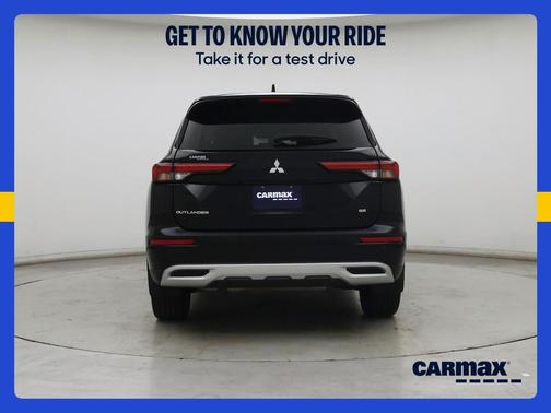 Black 2022 Mitsubishi Outlander SE