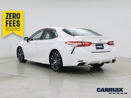 White 2020 Toyota Camry SE