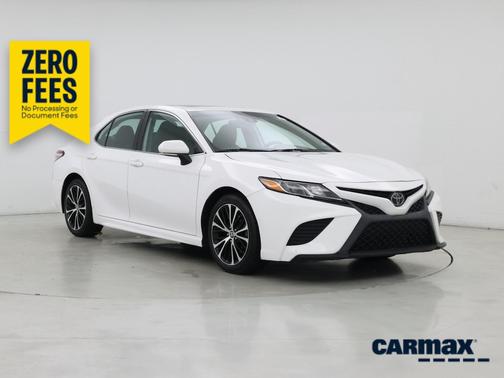 White 2020 Toyota Camry SE