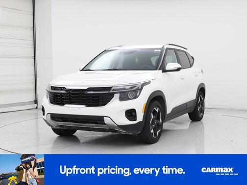 White 2025 Kia Seltos S