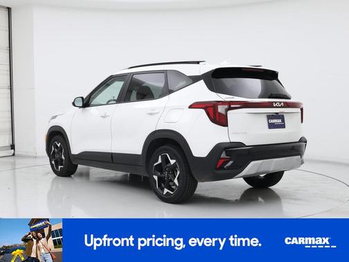 White 2025 Kia Seltos S