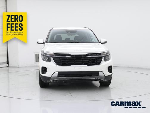 White 2025 Kia Seltos S