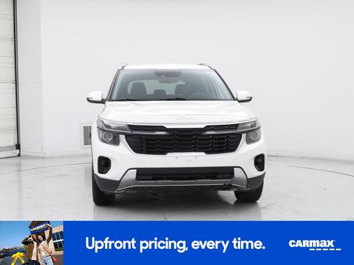 White 2025 Kia Seltos S