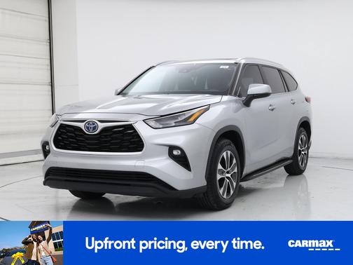 Gray 2023 Toyota Highlander Hybrid XLE