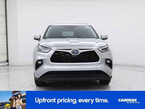 Gray 2023 Toyota Highlander Hybrid XLE