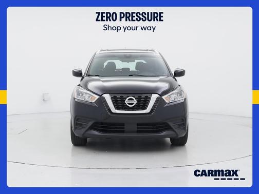 Black 2020 Nissan Kicks SV