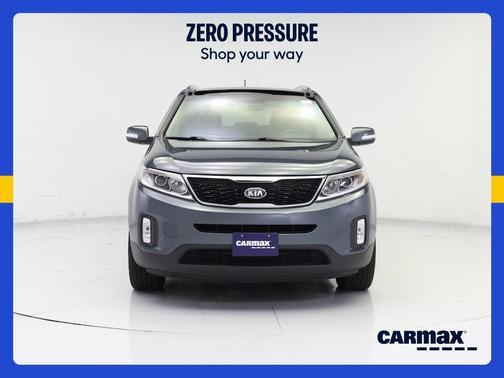 Green 2014 Kia Sorento EX